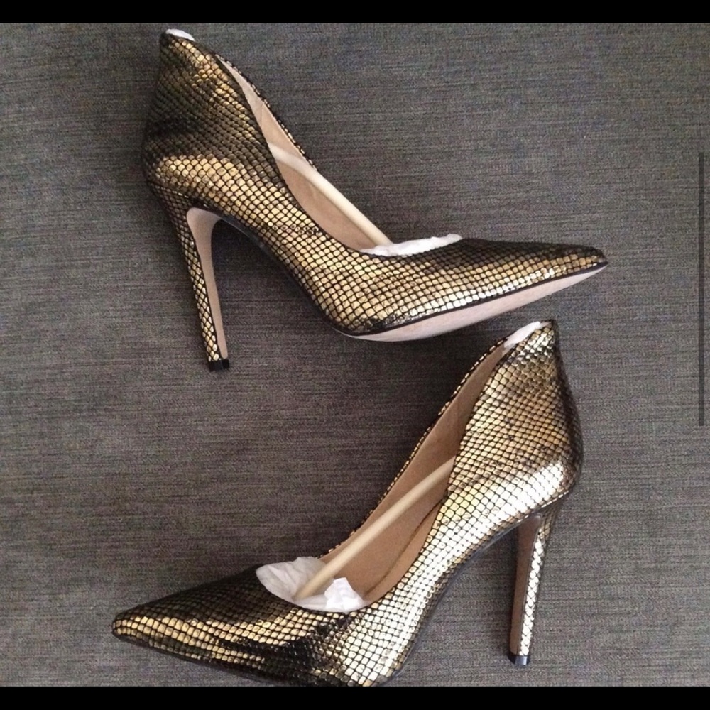 Jessica Simpson Gold Pumps - Picture 2 of 5